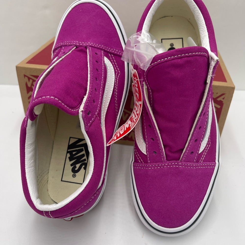 Vans WMNS Old Skool
Fuchsia Red/True White Sneakers
VN0A5KRF8ZV - Picture 6 of 16